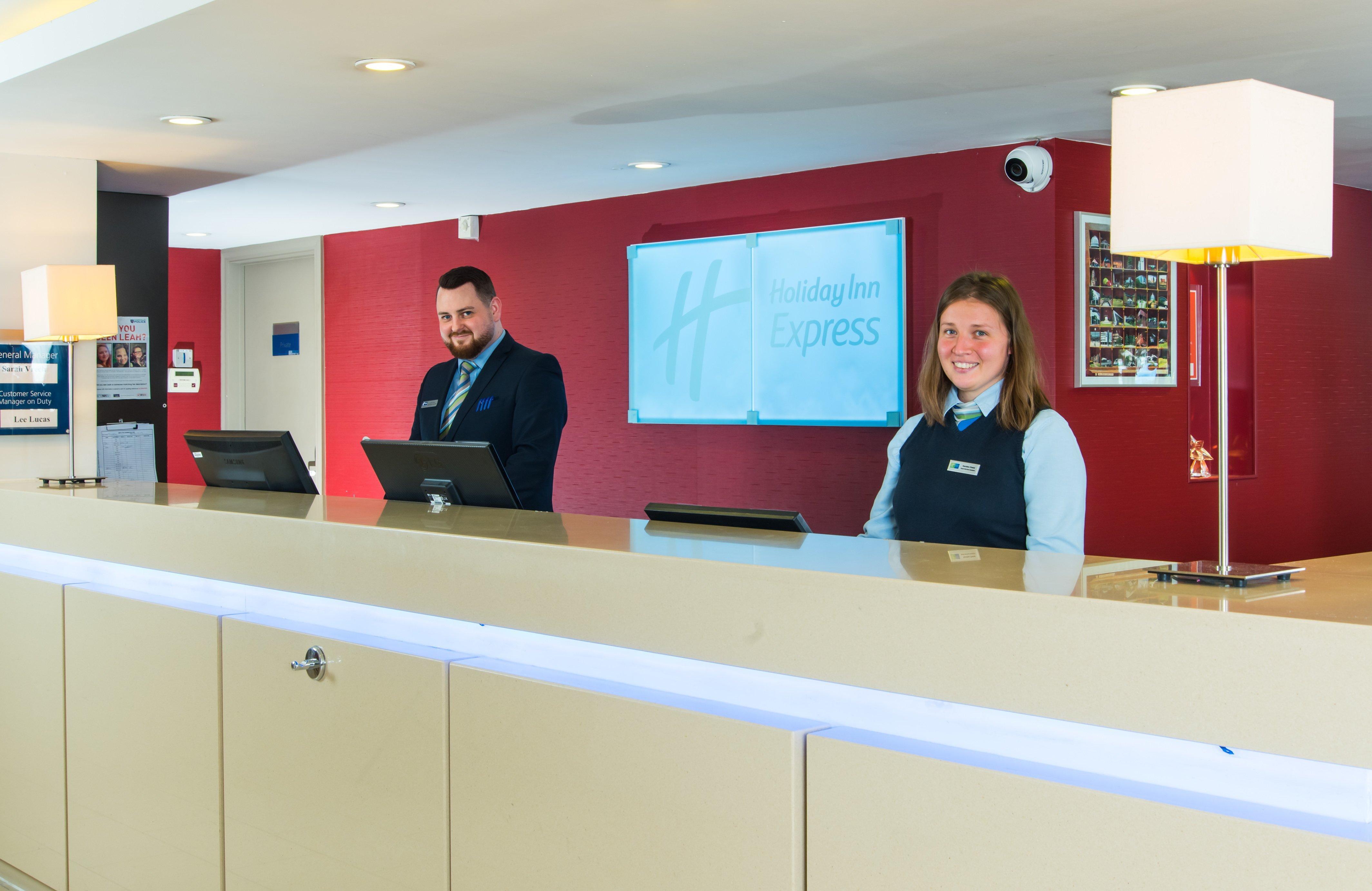 Holiday Inn Express Milton Keynes, An Ihg Hotel מראה חיצוני תמונה