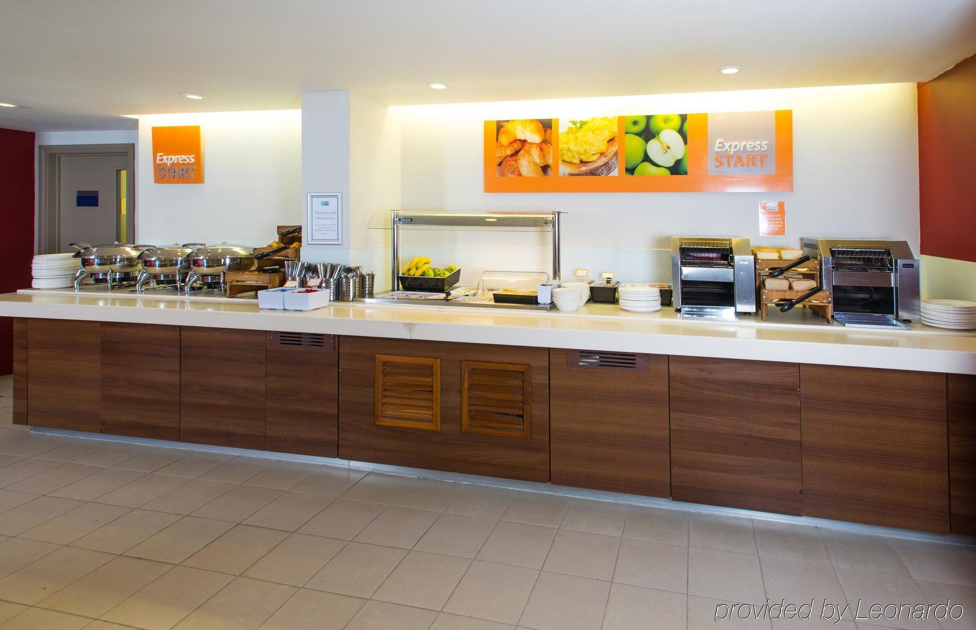 Holiday Inn Express Milton Keynes, An Ihg Hotel מראה חיצוני תמונה