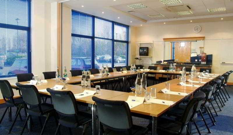 Holiday Inn Express Milton Keynes, An Ihg Hotel מראה חיצוני תמונה