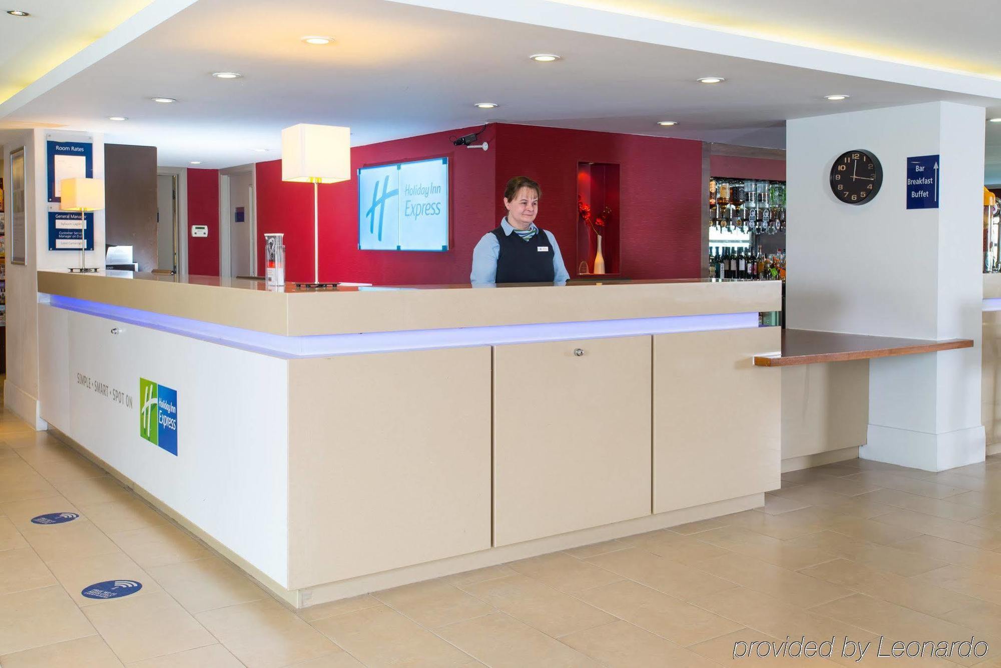 Holiday Inn Express Milton Keynes, An Ihg Hotel מראה חיצוני תמונה