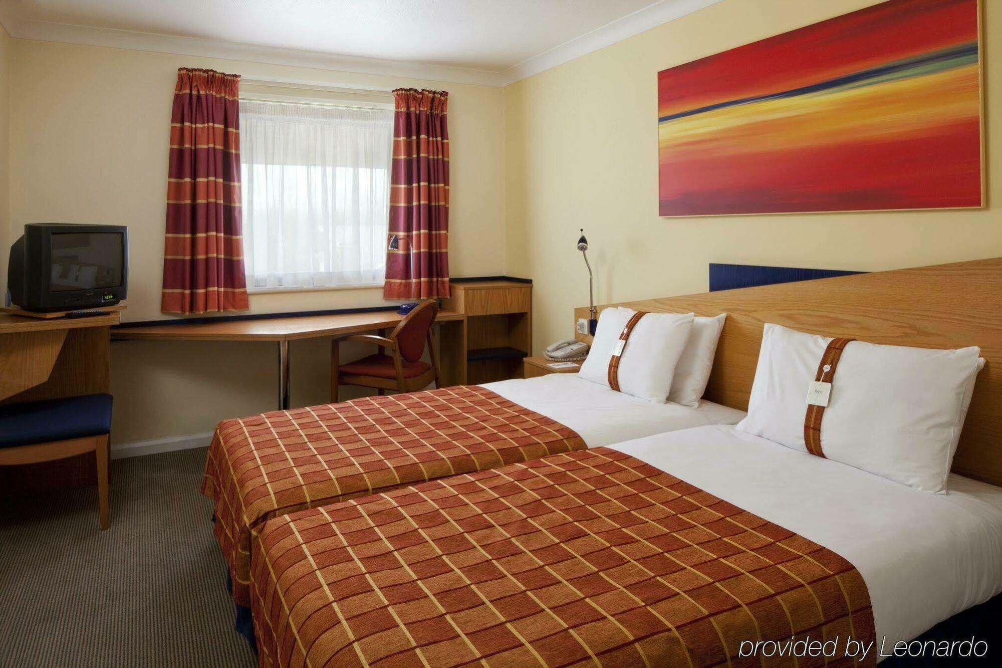 Holiday Inn Express Milton Keynes, An Ihg Hotel מראה חיצוני תמונה