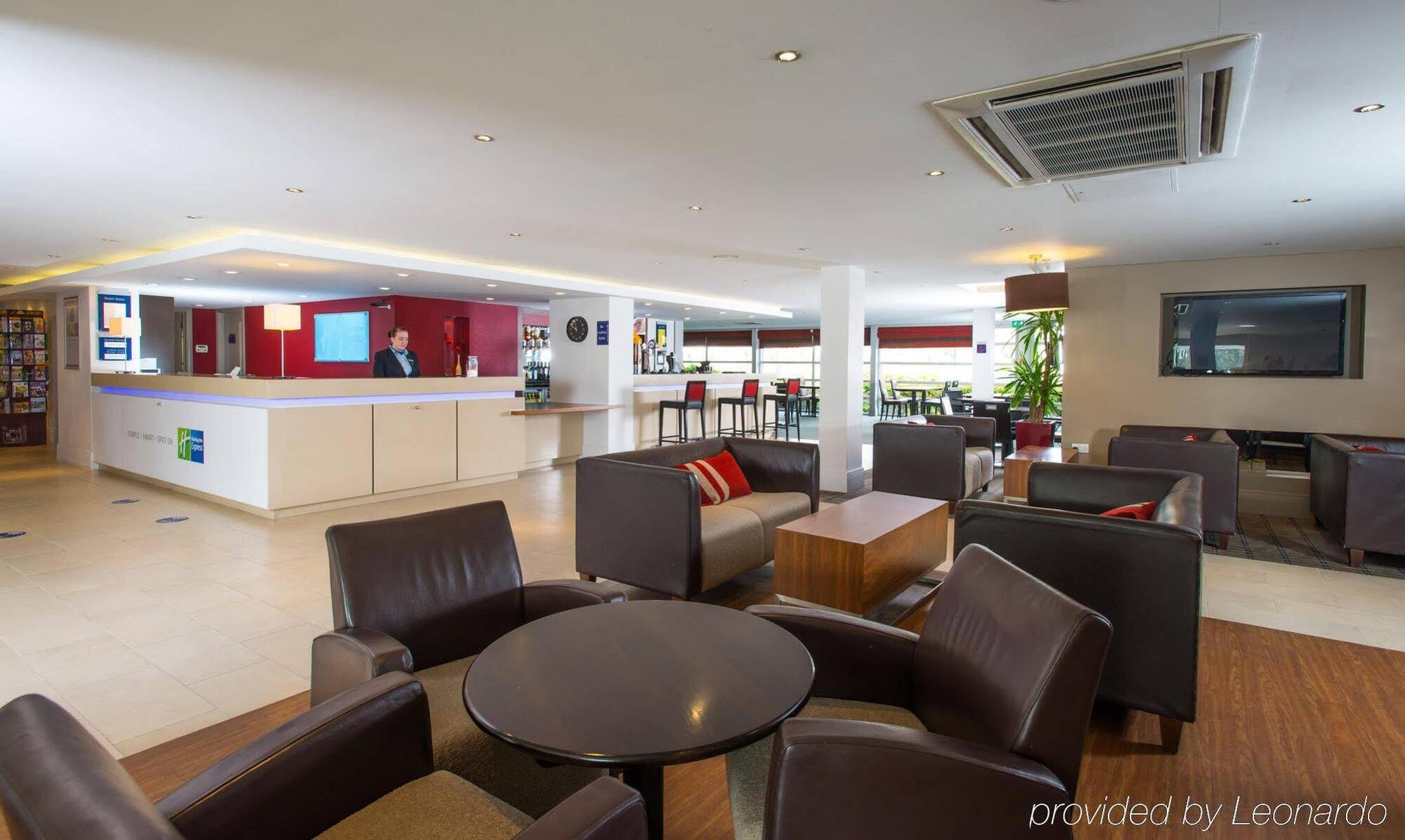 Holiday Inn Express Milton Keynes, An Ihg Hotel מראה חיצוני תמונה